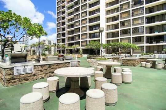 Beautifully Renovated 32Nd Floor Deluxe Ocean View Waikiki Condo Condo Гонолулу Экстерьер фото